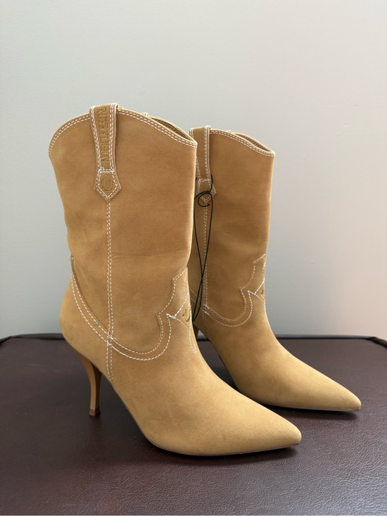 True Religion Shoes - BRAND NEW True Religion Tan Suede Pointed-Toe Mid-Heel Western Boots